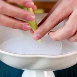 4 blomformade blomsterarrangemang i klar plast, 70 mm