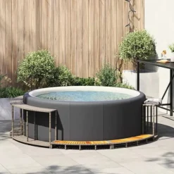 Badtunna infattning med förvaring och trappsteg i trä grå