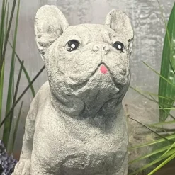 Betongbuldogg - En vacker stående hundstaty för din trädgård!