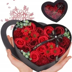 ECARLA buket af duftende sæbeblomster i en hjerterød æske BUK01CZE