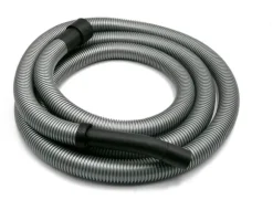 En dammdammsugare med ett set munstycken