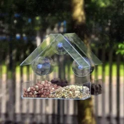 Fågelmatare i transparent husdesign för fönster - med väderskydd