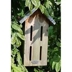 Fjärilshus 19 x 15 x 33 cm i FSC-trä