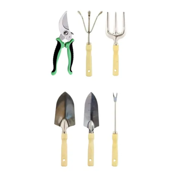 Fällbar pall med en väska och en uppsättning trädgårdsredskap