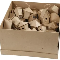 Handgjorda minifågelholkar av pappersmache med jutegarn. ref 26533
