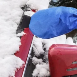 Is- och snöskrapa med värmande handske - Perfekt för kalla vinterdagar!