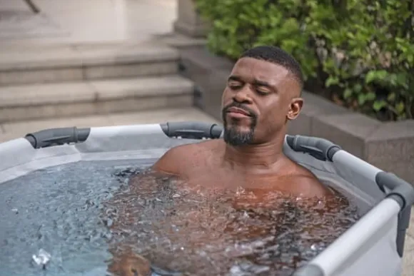 Lay-Z Glacial dip Isbad m/pump 150 x 90 x 65 cm