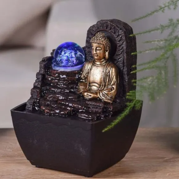 Liten hartsfontän inomhus med Theravada Buddha LED