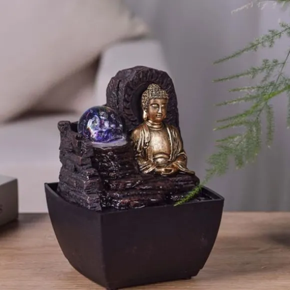 Liten hartsfontän inomhus med Theravada Buddha LED