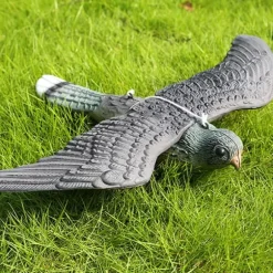 Lollanda Fågelskrämma Falk – realistisk trädgårdsörn för att skrämma bort fåglar och skydda din trädgård