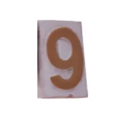 NUMMER EMALJERAD 9 CM.9 I TERRAKOTTA