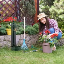 Relaxdays Trädgårds-/terrassfontän, antik design, kran, behållare, H x L x P: 72 x 26 x 31 cm, mörkgrön