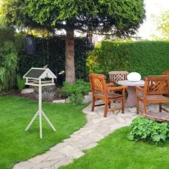 Relaxdays Utomhusfågelmatare, stativ, väderbeständig tak, trä, HLP 120x62x55 cm, vit