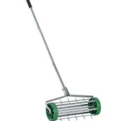 Rootz Lawn Roller - Lawn Aerator - Handtagslängd justerbar - Hand Scarifier - Spiked Roller Lawn - Underhåll trädgård - Grön + Silver - 139 x 43,5 x 1 | CDON