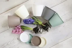 Rund blomkruka i krämfärgad plast Azalea 13x12 cm