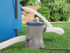 Sommarglädje garanterad med denna stora ovanmarkspool - Komplett med pump, filter och reparationssats