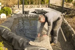 Stenfoder 2 m x 0,6 m bred För Vattendragsbank Dammfoder Dammfoder Sandfärgad