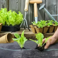 Svart agrotextil för ogräs, mulching, 3,2x100m, 70g pinnar