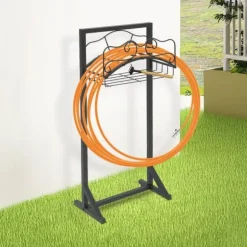 Trädgårdsslanghållare - Fristående slangställ - Järn - Med jordspett - Belastning 22,68 kg - Mått 38×18×86 cm - Totalhöjd 106 cm - Svart