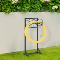 Trädgårdsslanghållare - Fristående slangställ - Järn - Med jordspett - Belastning 22,68 kg - Mått 38×18×86 cm - Totalhöjd 106 cm - Svart