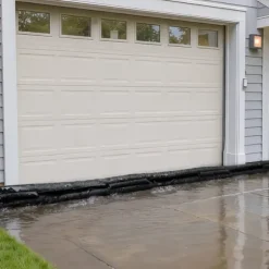 Översvämningsbarriär - Vattenaktiverade Sandfria Översvämningspåsar 8-Pack - Återanvändbara - 48 x 43,5 cm - För Dörr, Källare, Garage