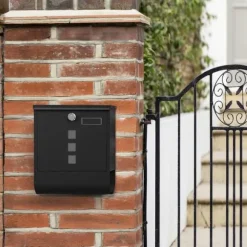 Väggbrevlåda – Med tidningsbricka och lås – Svart