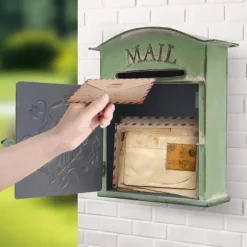 Vintage Brevlåda - Väggmonterad Brevlåda - För Staket - Präglad Metall - Utomhusbruk - 27×10,5×31,2 cm - Brevinkast 9,5×1,5 cm - Grön
