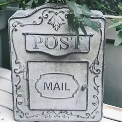 Vintage brevlåda - Väggmonterad postlåda - Vägg-/Staketmontering - Präglad metall - Utomhus - Med lock - Mått 26×9,5×34 cm - Grå