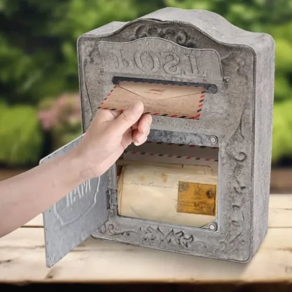 Vintage brevlåda - Väggmonterad postlåda - Vägg-/Staketmontering - Präglad metall - Utomhus - Med lock - Mått 26×9,5×34 cm - Grå