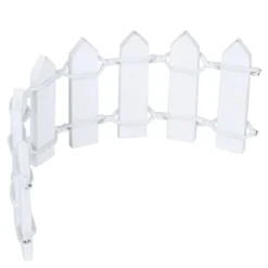 Vit Fairy Garden Ornament med härligt trästaket och växtkrukor