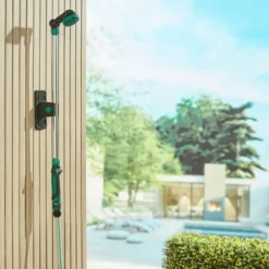 VONROC Trädgårdsdusch – Multifunktionellt Vattenmunstycke med 3 Sprutinställningar, 180° Justerbart Huvud, Väggfäste och Spännband